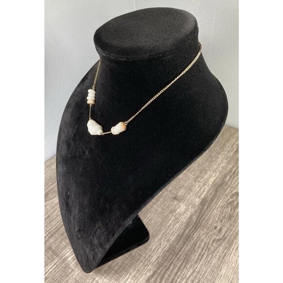 Vintage 1976 Sarah Cov Signed Faux Puka Beaded Gold Tone Necklace 16” - Picture 4 of 9